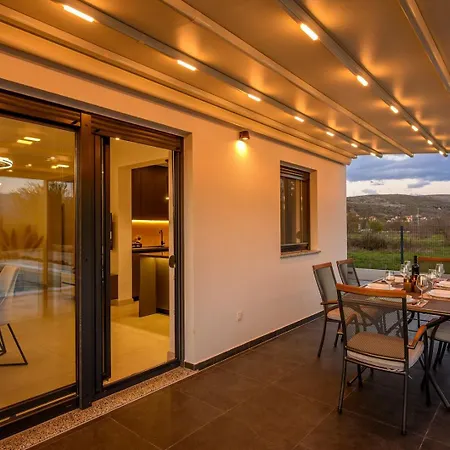 Вілла Decimum - Private Luxury With Heated Pool & Near Split