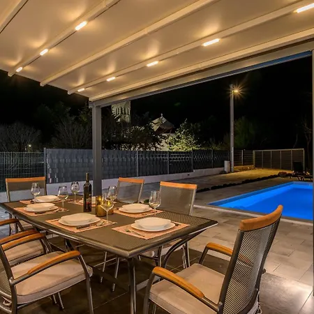 Вілла Decimum - Private Luxury With Heated Pool & Near Split Podrug