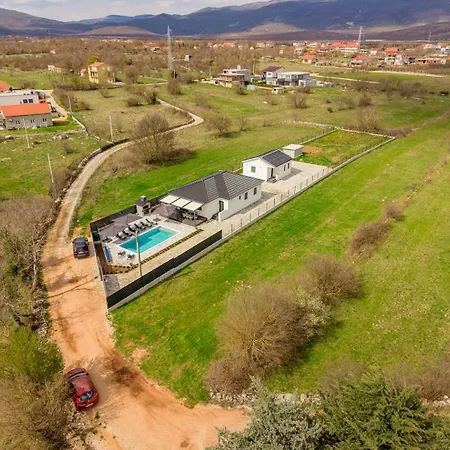 Decimum - Private Luxury With Heated Pool & Near Split Вілла *