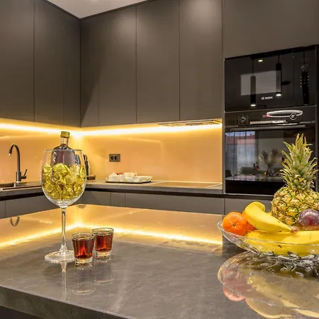 Βίλα Decimum - Private Luxury With Heated Pool & Near Split *