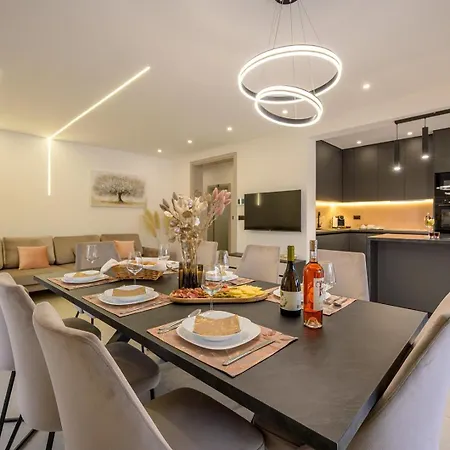Decimum - Private Luxury With Heated Pool & Near Split Вілла Podrug