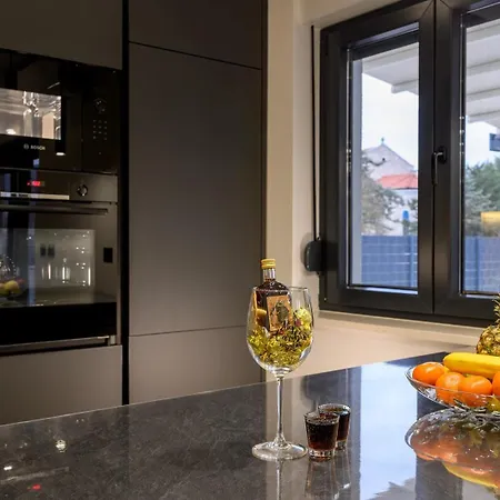 Villa Decimum - Private Luxury With Heated Pool & Near Split Podrug