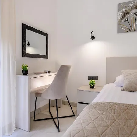 Decimum - Private Luxury With Heated Pool & Near Split Podrug