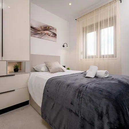 Decimum - Private Luxury With Heated Pool & Near Split Podrug