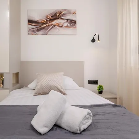 Decimum - Private Luxury With Heated Pool & Near Split Вілла Podrug