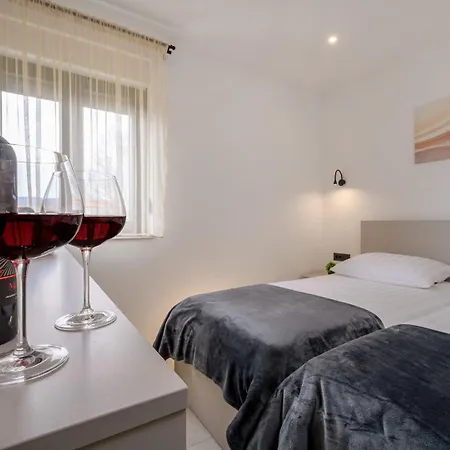 Decimum - Private Luxury With Heated Pool & Near Split Βίλα *