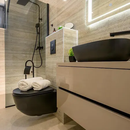 Вілла Decimum - Private Luxury With Heated Pool & Near Split