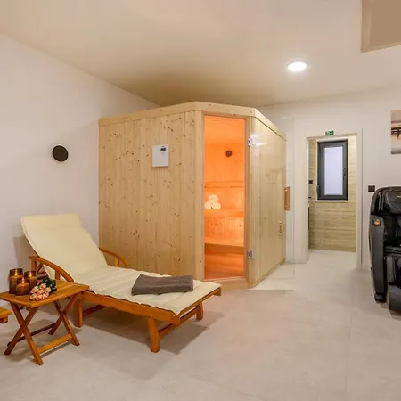 Decimum - Private Luxury With Heated Pool & Near Split Podrug