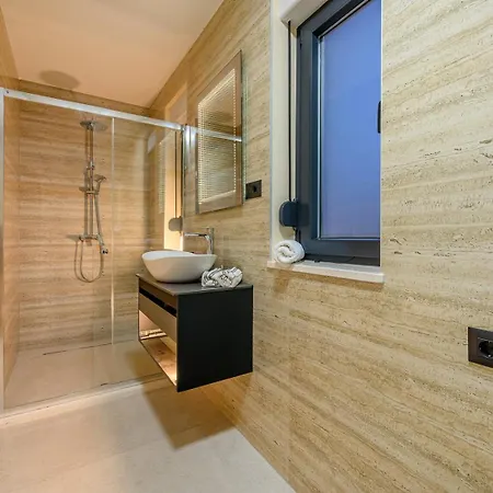 Villa Decimum - Private Luxury With Heated Pool & Near Split